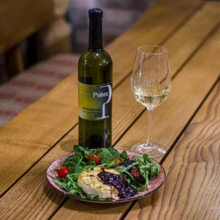 V�no P�tec, poklad spod Mal�ch Karp�t